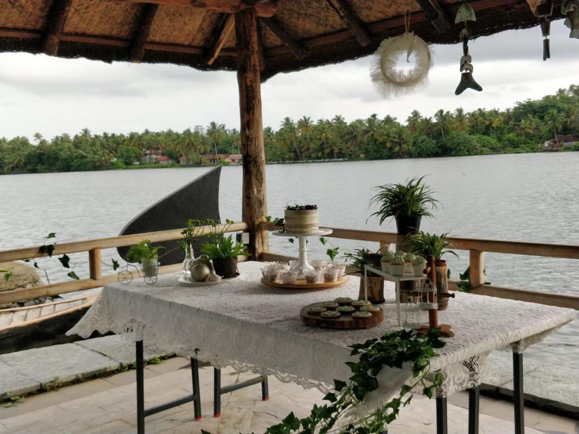 Baymaas Lake House Kochi Eksteriør bilde